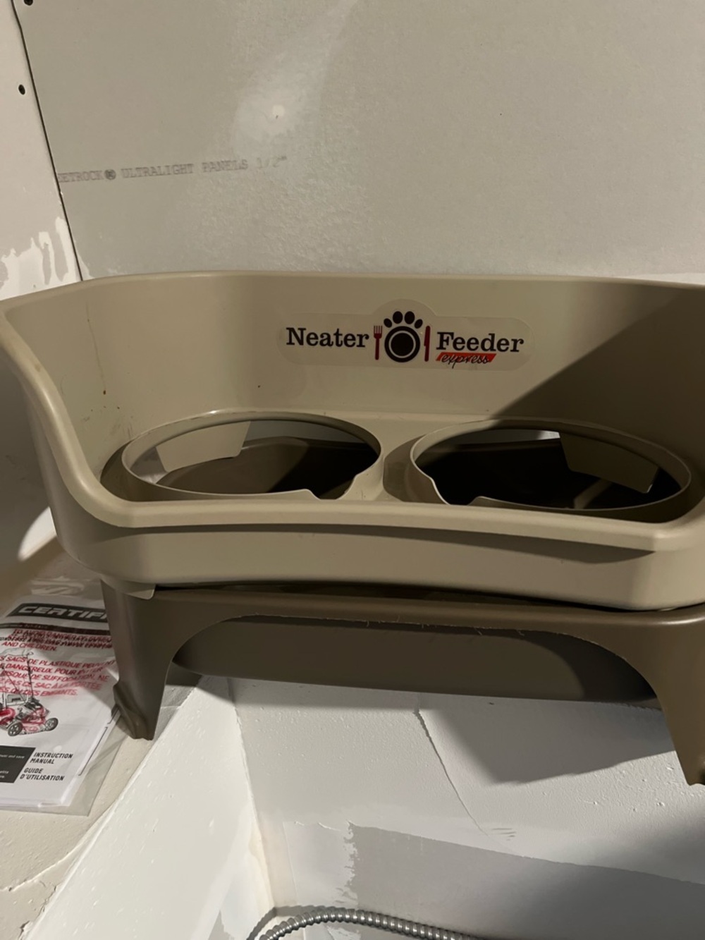 Neater Feeder elevated no mess dog feeder